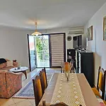 In 33704 Сasa de vacaciones Klenovica